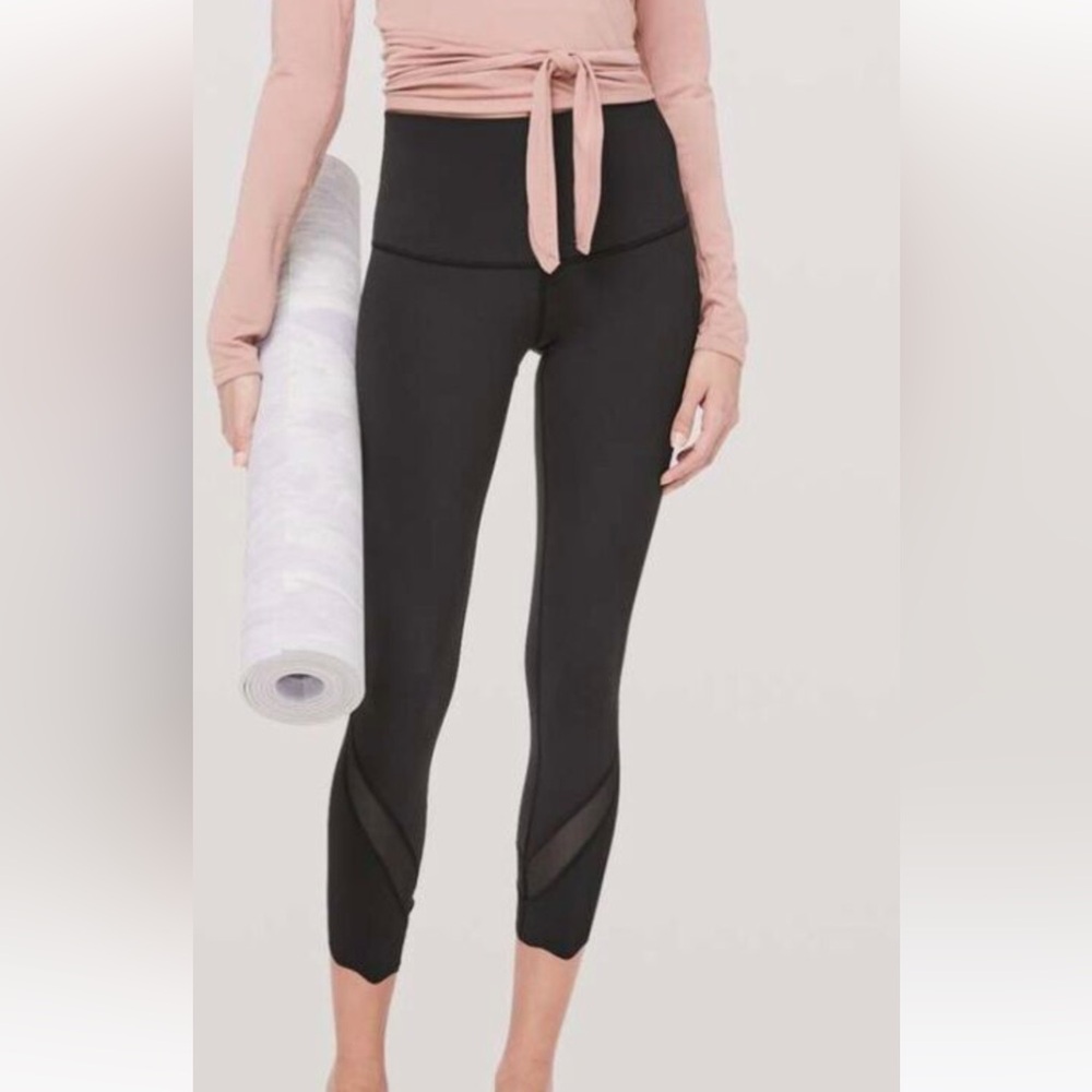 SZ 8 Lululemon Wunder Under Crop *roll down Scallop leggings